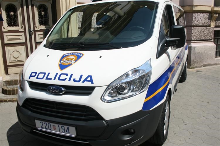 Slika /2014/policijski kombi.JPG